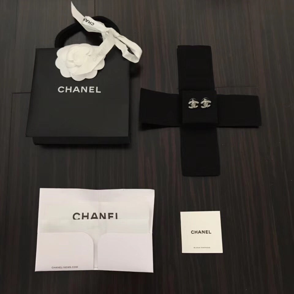 Chanel最新款雙C耳釘